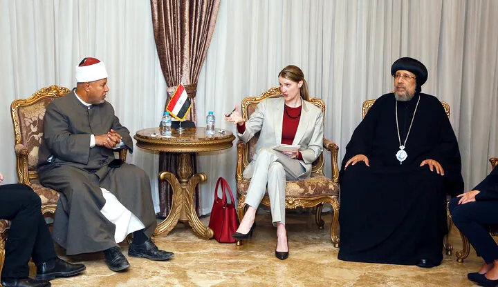 الأنبا إرميا ومحمد أبو زيد وإليشيا بيكر
