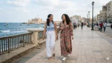 بلوزة نص كم وبنطلون واسع